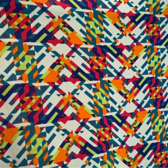 Lularoe Geometric Hi-Low Dolman Stretch Top - Picture 7 of 7